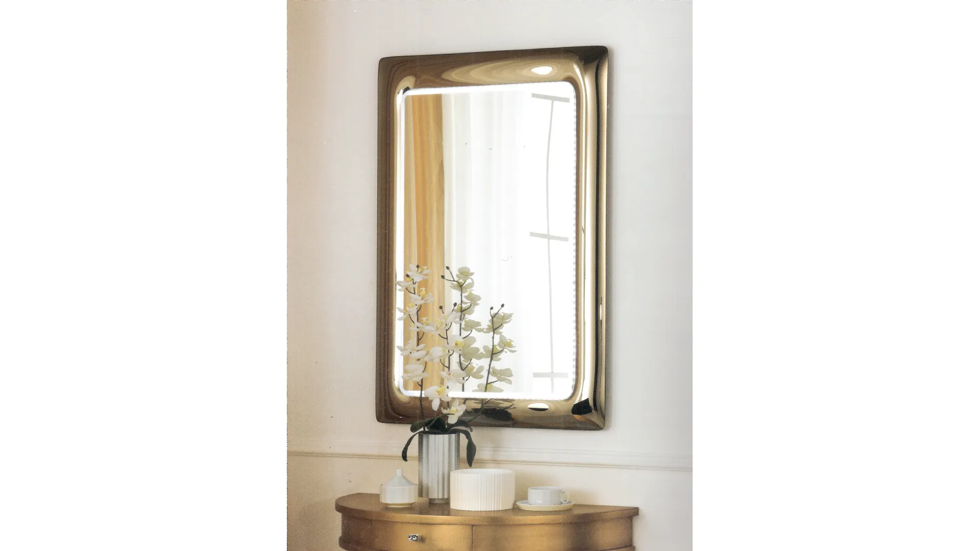 Specchio con cornice in cristallo curvato color Bronzo Gea de La Vetreria