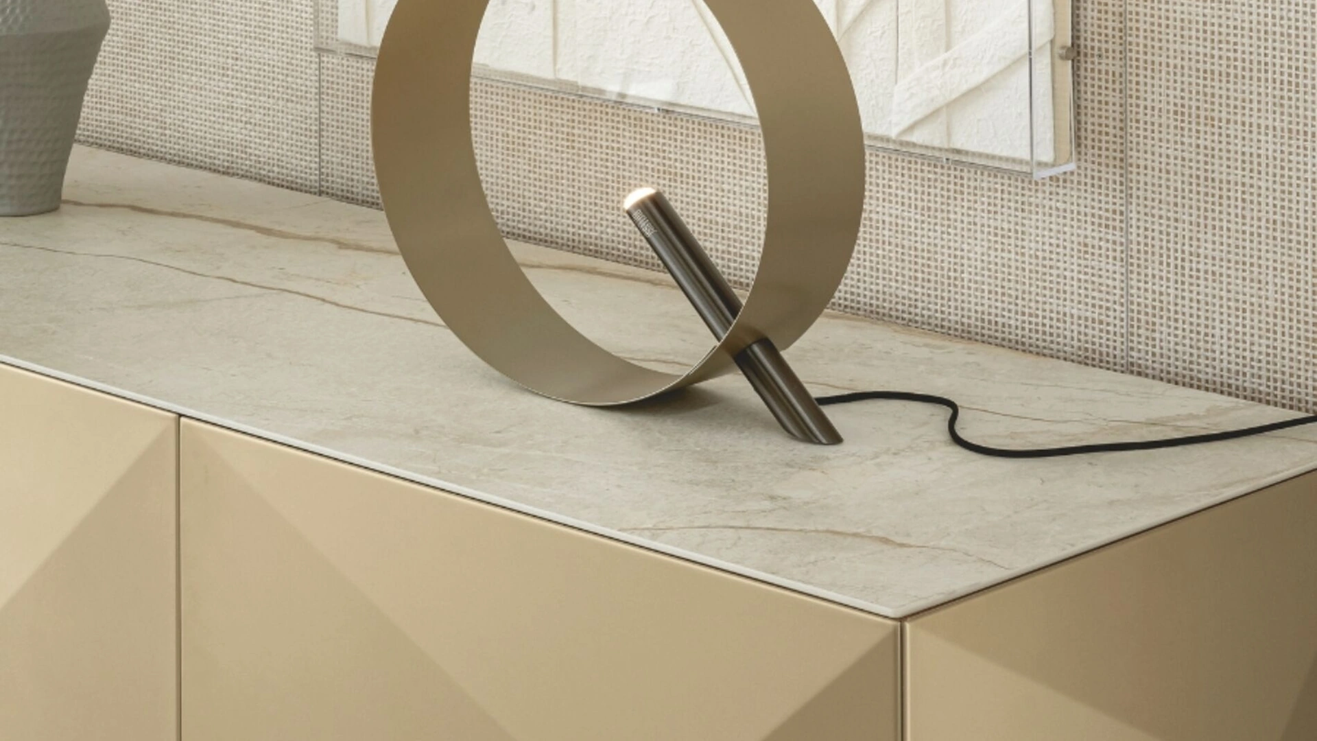 Lampada da tavolo Led Loop T di Riflessi