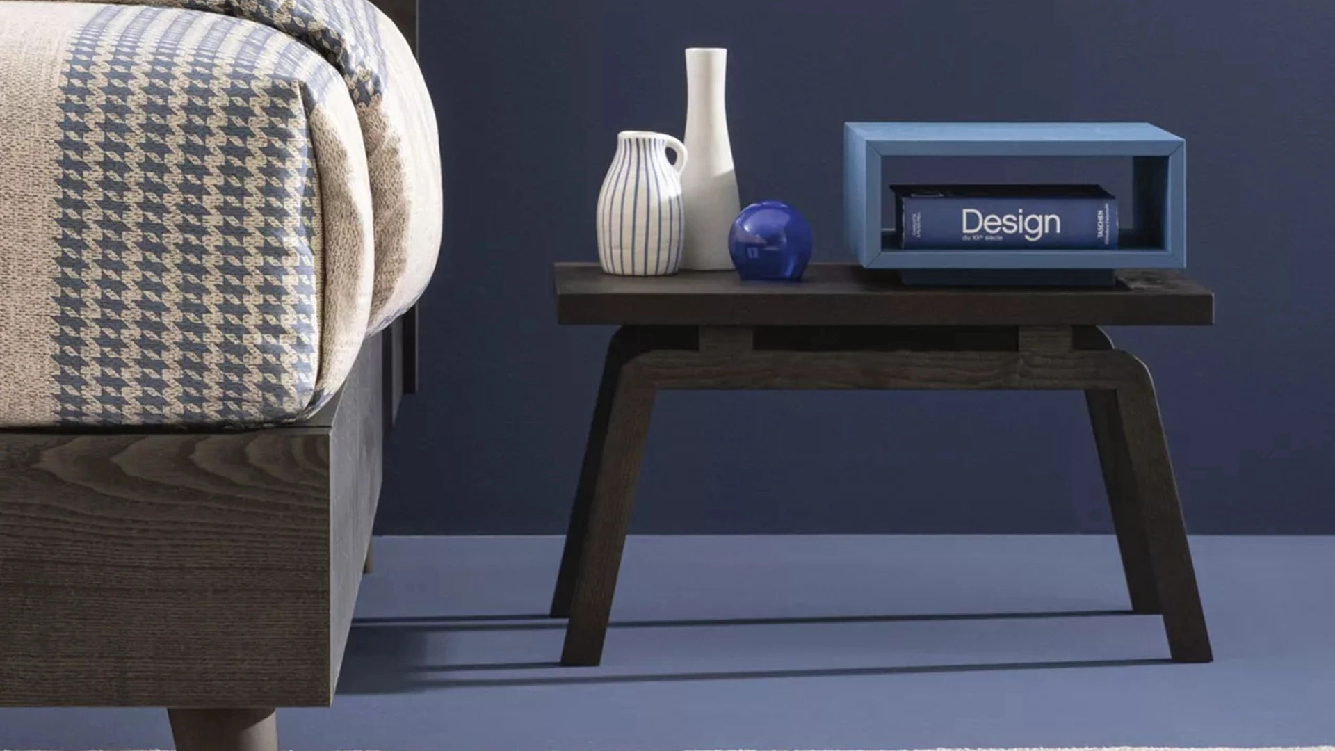 Comodino Stock con vano a giorno di Oggioni