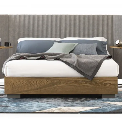 Letto con testiera in tessuto con pannelli laterali reclinabili e base con contenitore in legno Promenade Wing di Oggioni