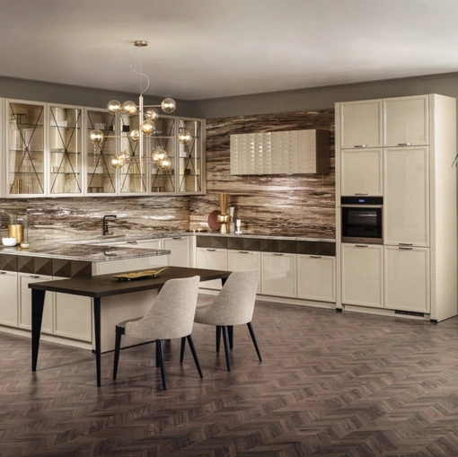 Cucina Classica Luxury Glam laccata lucida con penisola di Aster Cucine