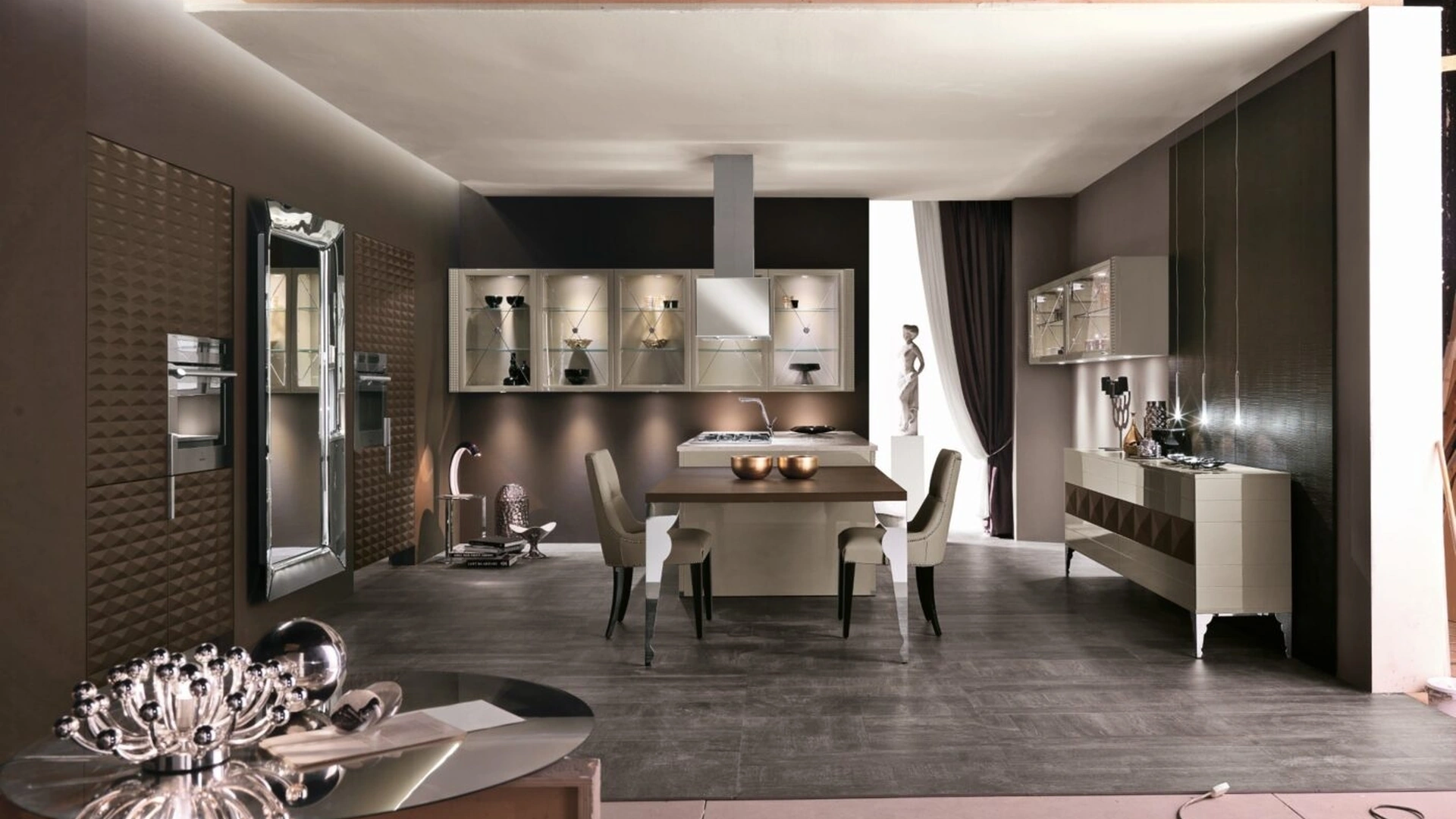 Cucina Classica Luxury Glam laccata lucida con penisola di Aster Cucine