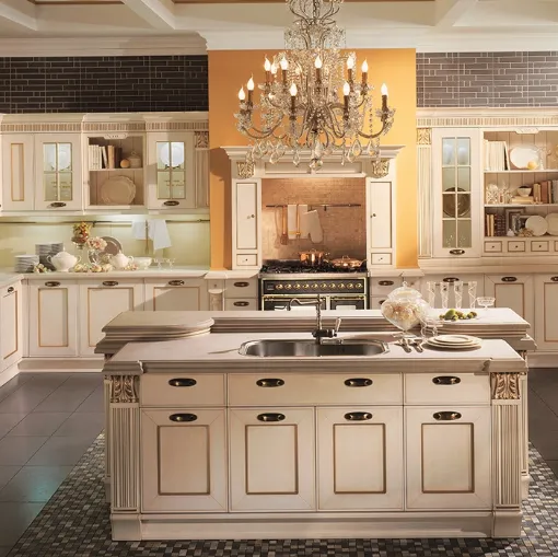 Cucina Classica con isola Opera di Aster Cucine