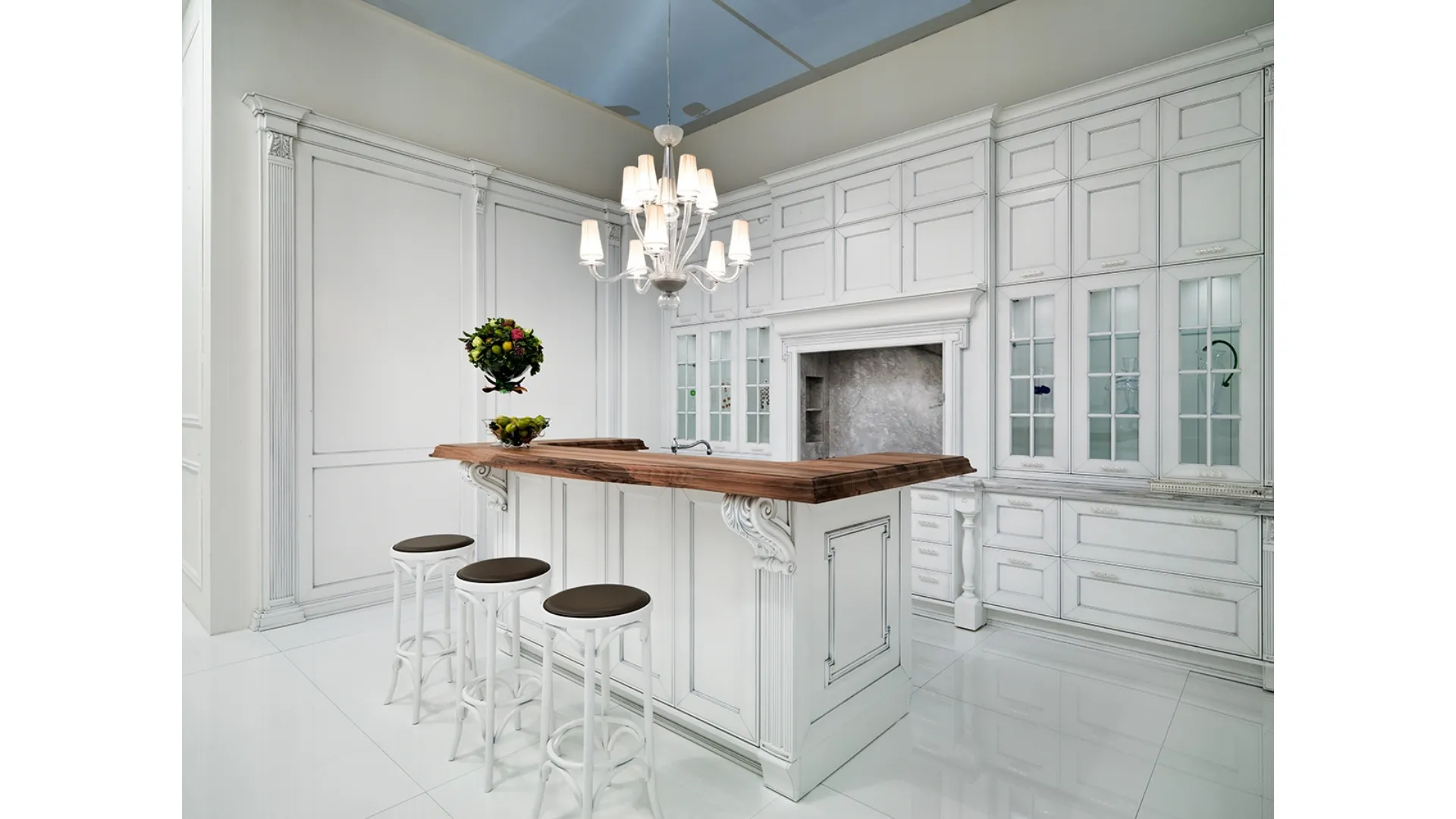 Cucina Classica con isola Opera di Aster Cucine