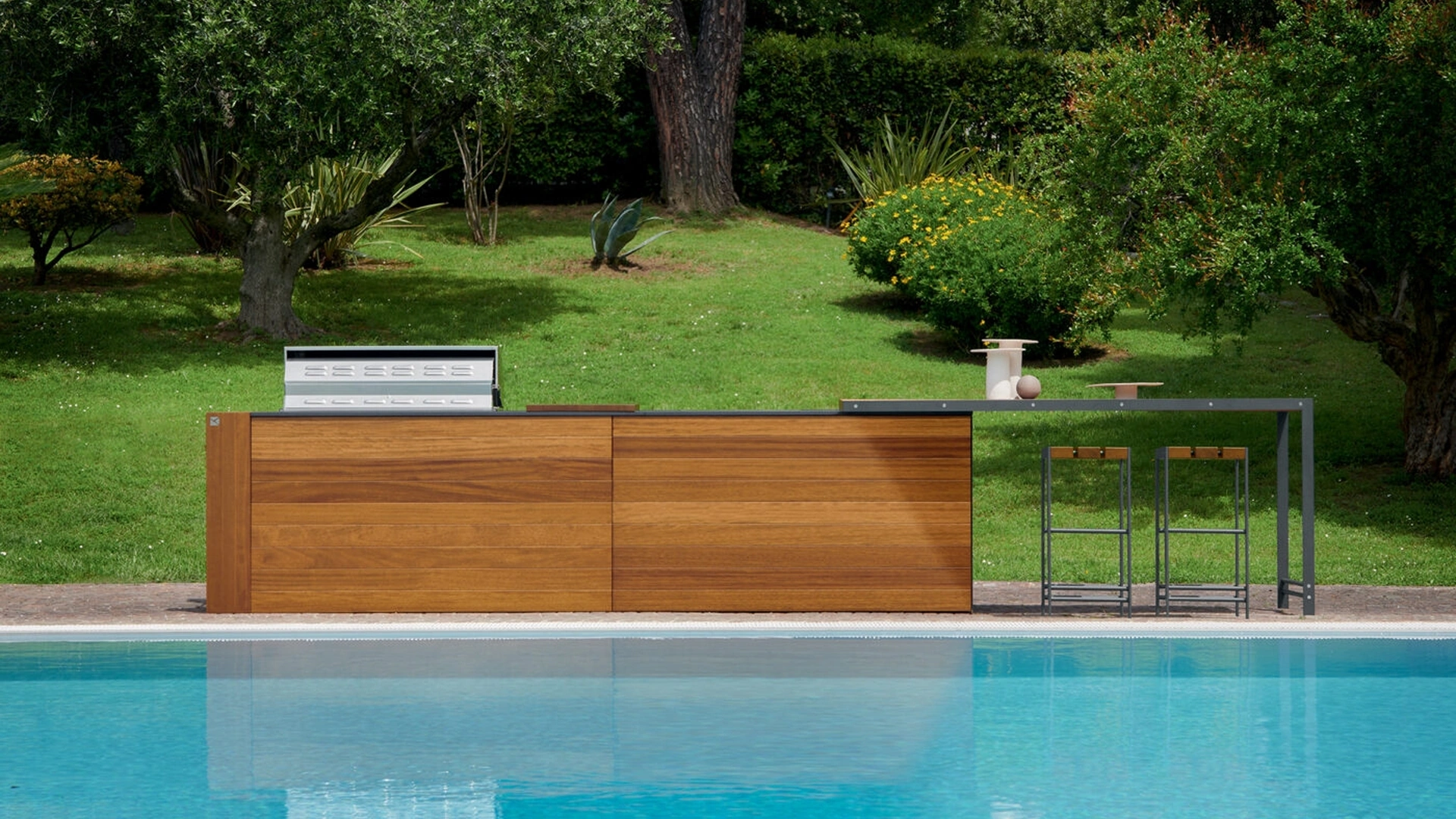 Cucina Design Outdoor a isola in legno di Aster Cucine