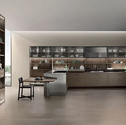 Cucina Design con penisola Soul 02 in rovere d'ombra nodato e laccato opaco di Ernestomeda