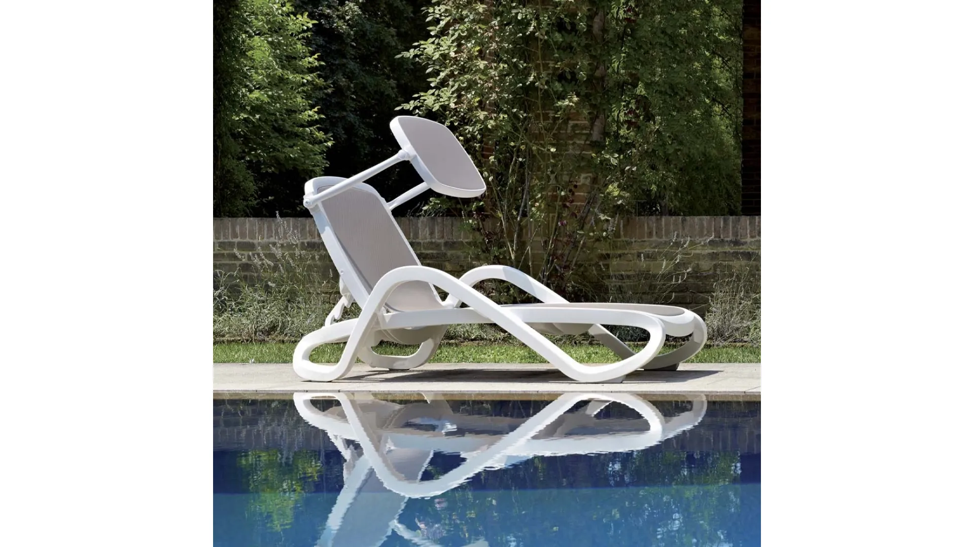 Lettino Alba Bed in tessuto sintetico traspirante con struttura in polipropilene Bed di La Seggiola
