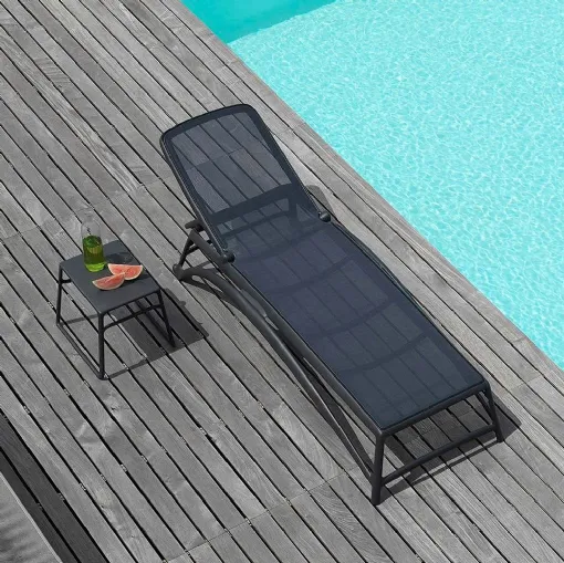 Lettino Atlas Bed in tessuto sintetico traspirante con struttura in polipropilene di La Seggiola